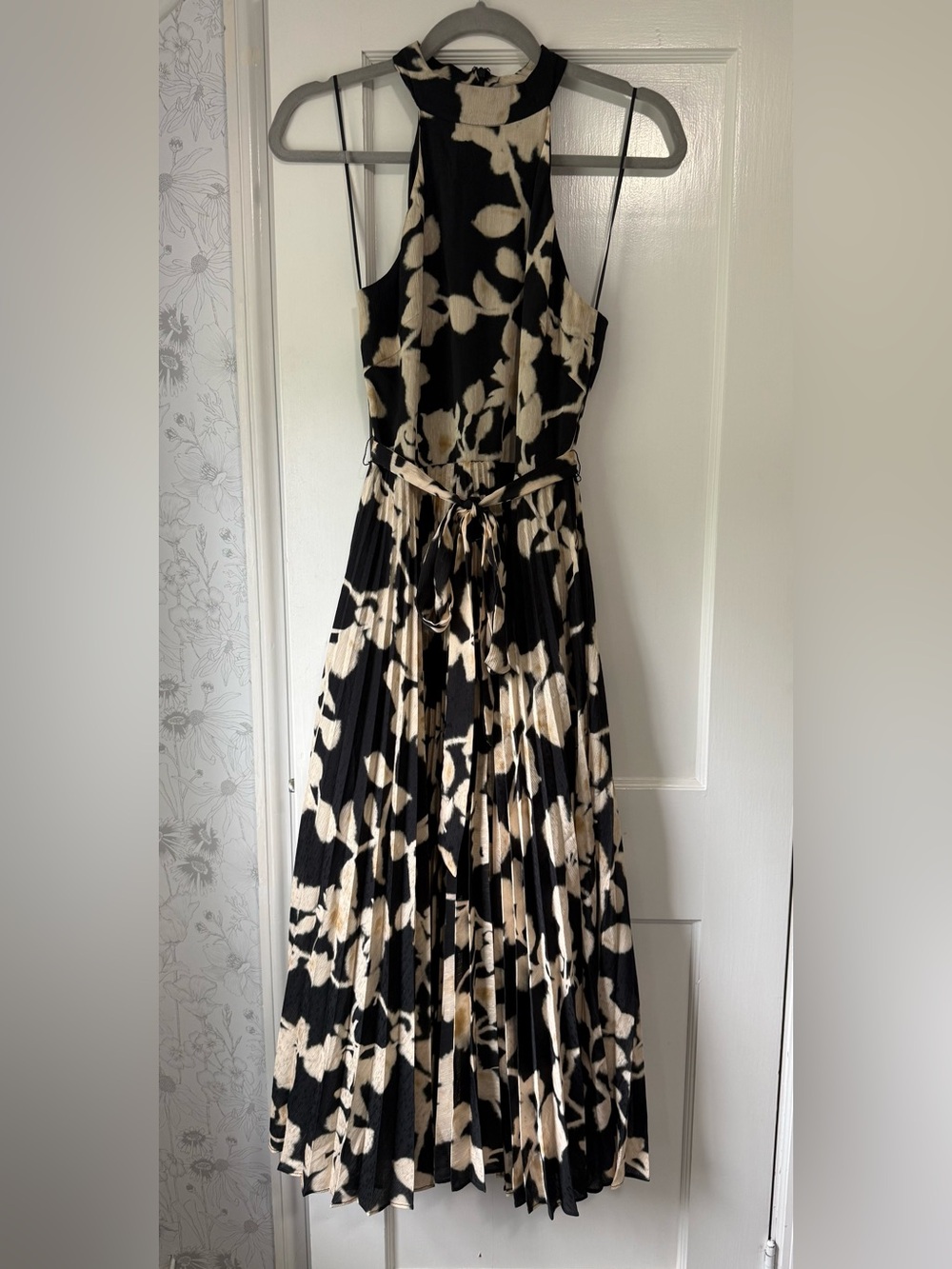 NWT Lavender Brown Annalise Floral Halter Midi Dress Black - Size Medium